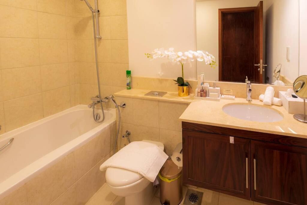 First Class 2Br With Full Burj Khalifa And Fountain View Дубай Екстериор снимка